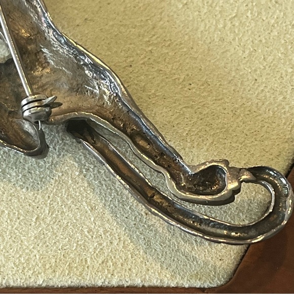 Pewter Climbing Tiger Brooch - Picture 7 of 10